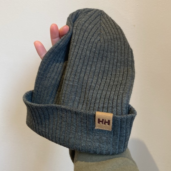 🆕 Helly Hansen Cuffed Beanie - Picture 4 of 5
